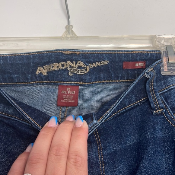 High Rise Ripped Jeans - Picture 4 of 5